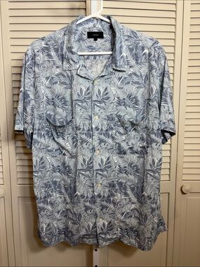 Vince Short-Sleeves Shirt Blue & White Tropical Leaf Pattern Large